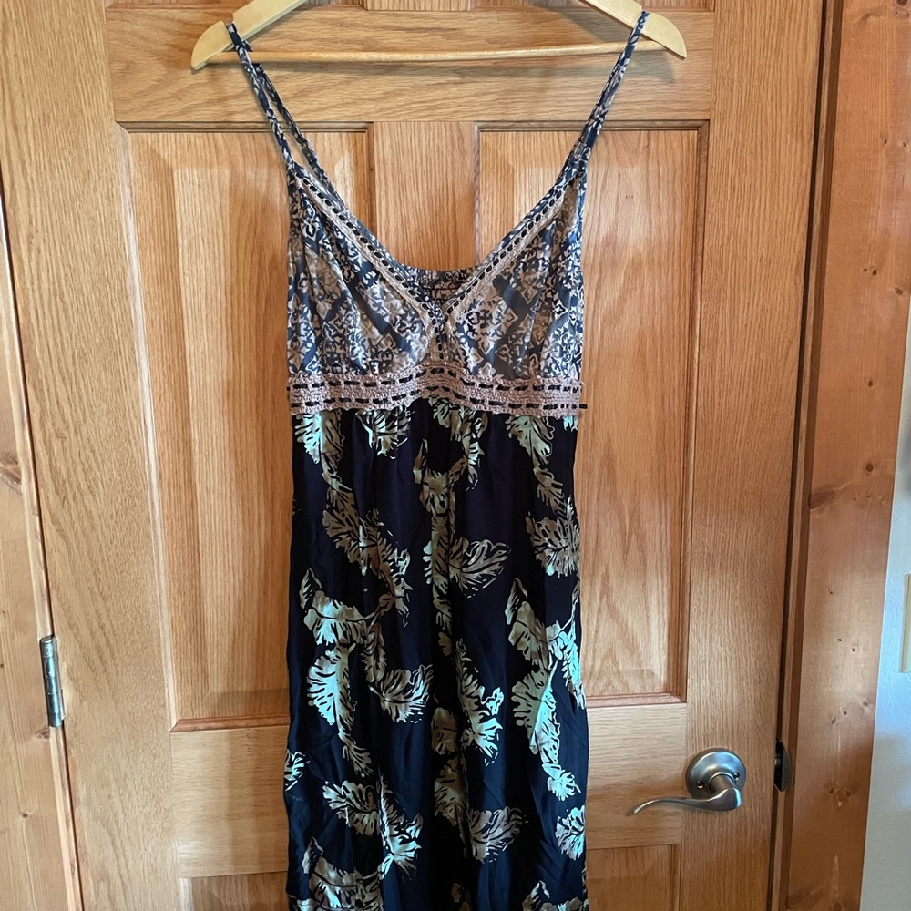 NWOT Elegant Black and Cream Midi Dress